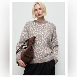 Mango Animal Print Crew Neck Sweater Size 6 Medium 🤎🤍